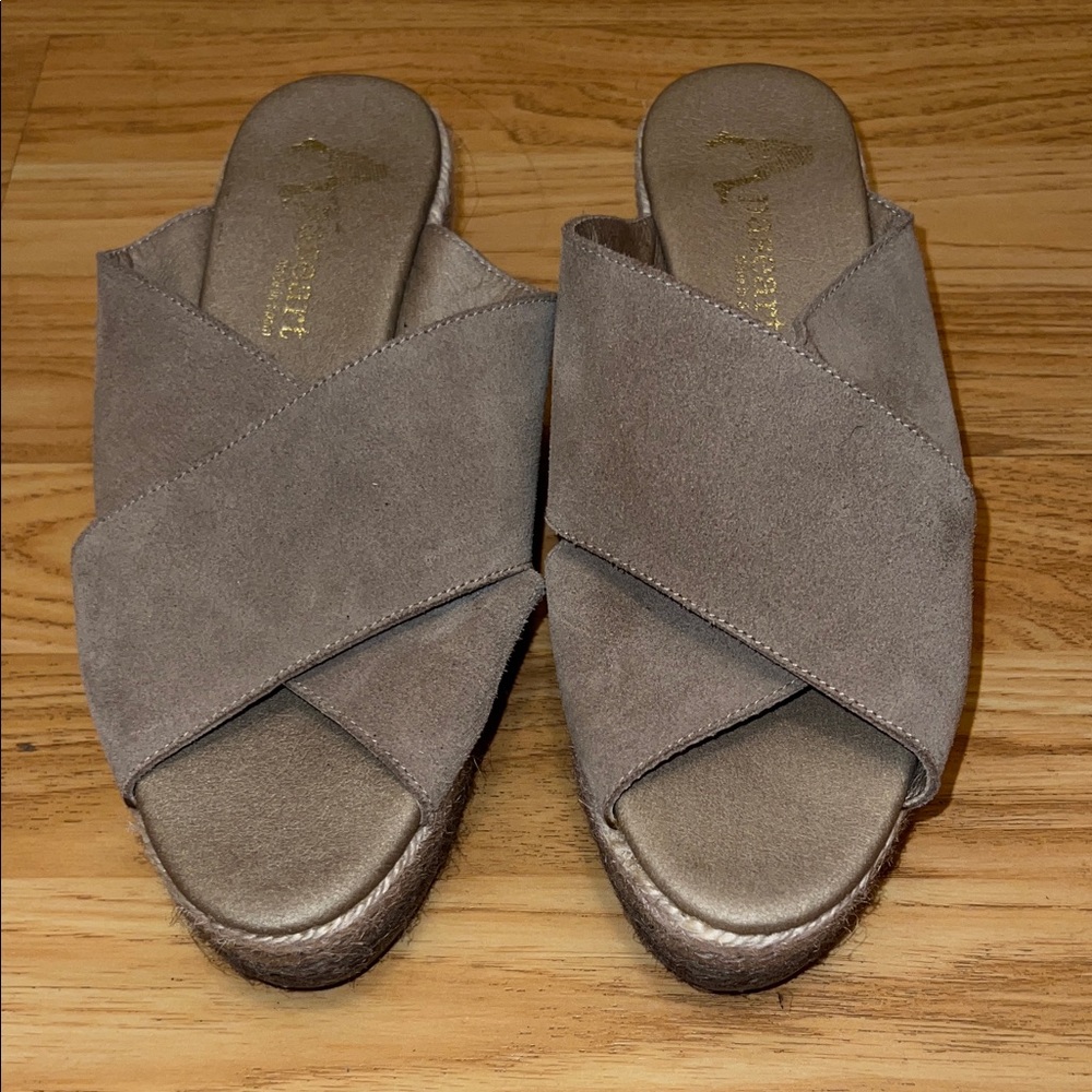 Paseart- Elegant Taupe Suede Mules